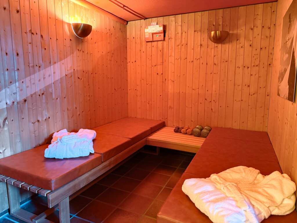 Dusche und Sauna im Keller